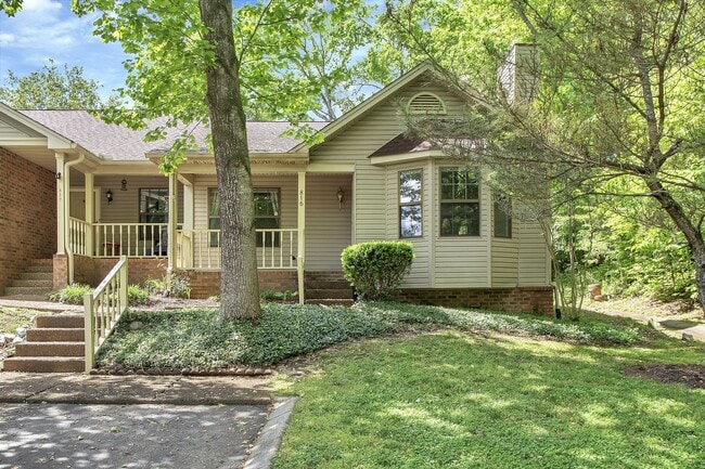 Building Photo - 816 Beazer Ln Unit 816