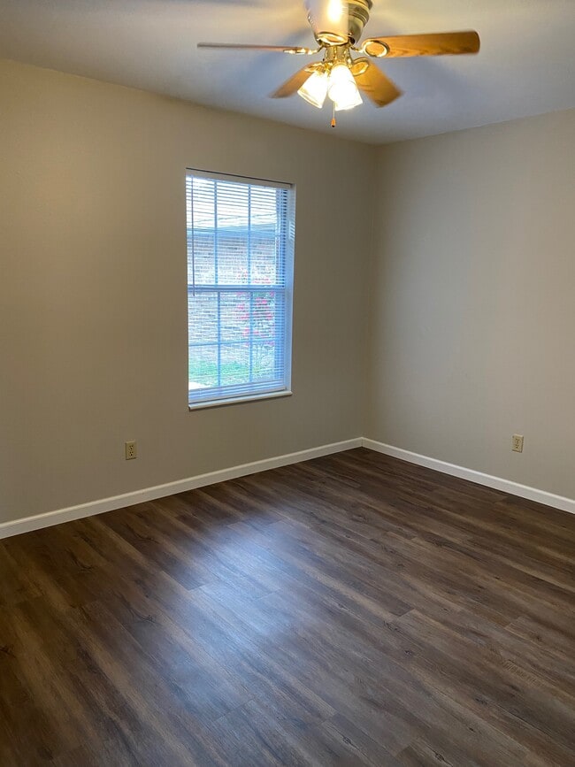 Photo - 123 Fox Run Pl