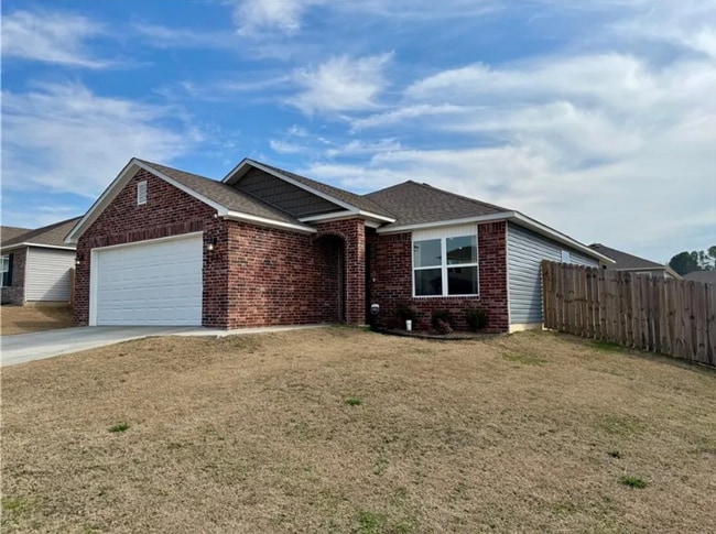 Building Photo - Stylish 3 Bed / 2 Bath with Open Layout & Backyard Retreat