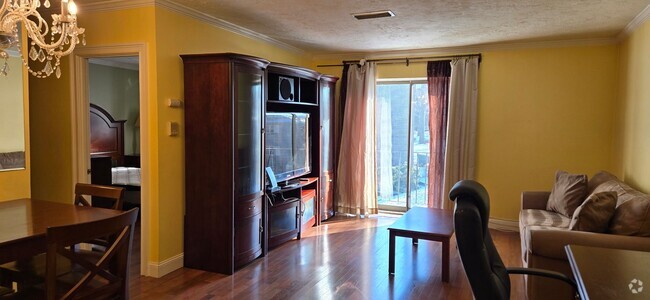 Building Photo - Walk-in closet, private balcony, central A... Rental