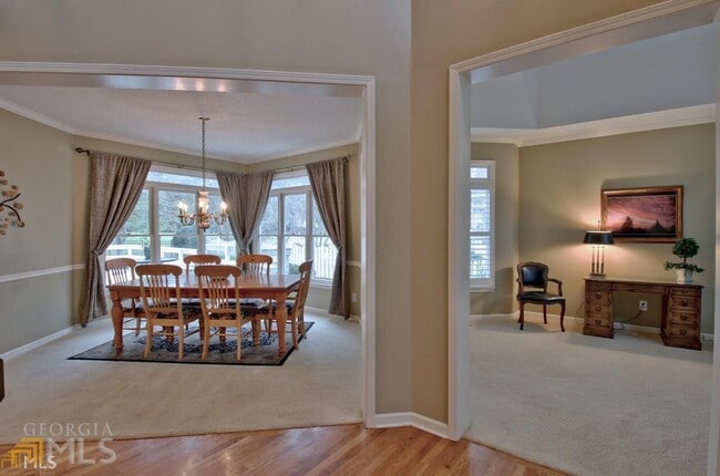 Photo - 404 Burgess Point