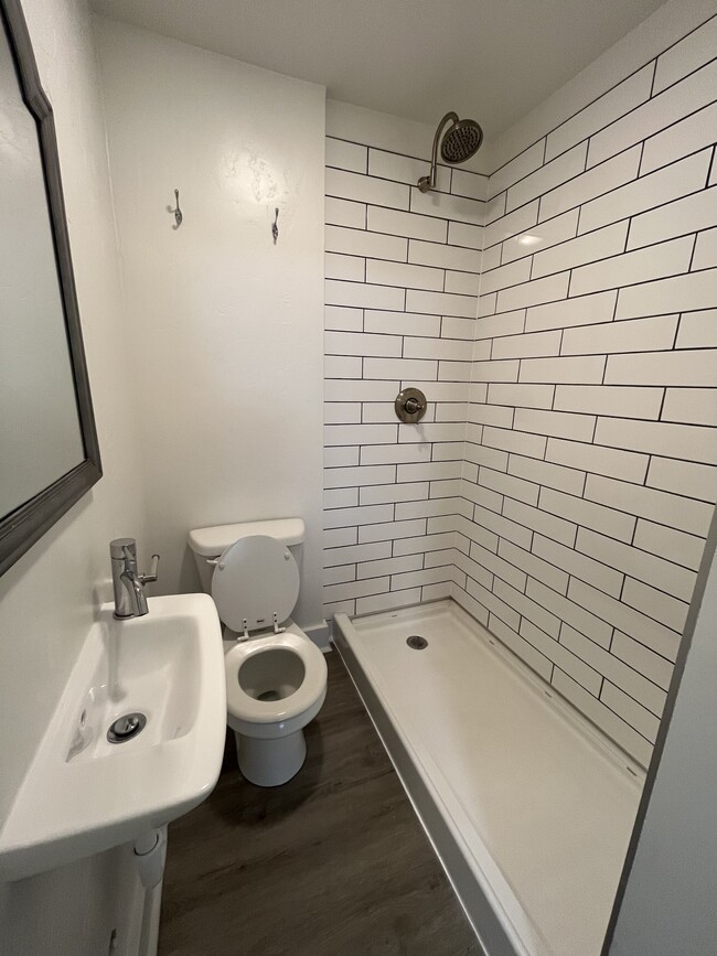 Units 8 Bathroom - The Fremont