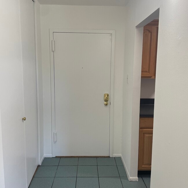Building Photo - 120 N Bethlehem Pike Unit 330B