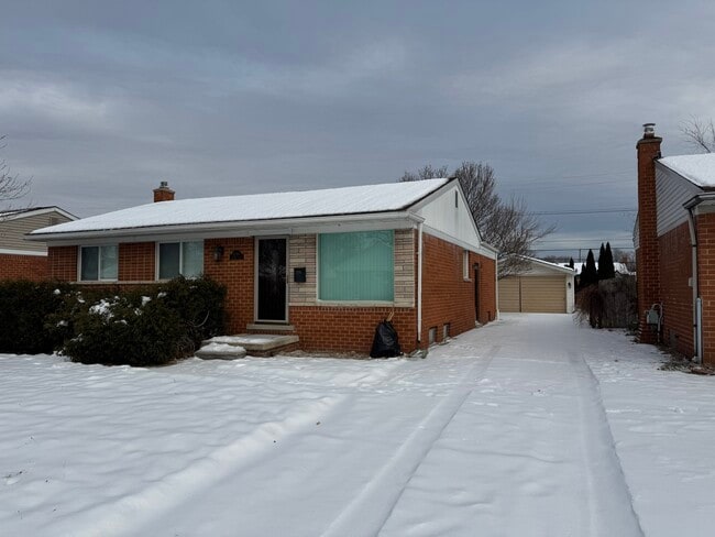 Photo - 27764 Townley St