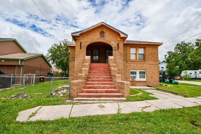 Photo - 5049 Jefferson St