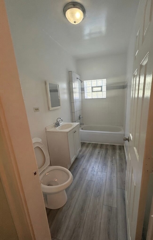 Photo - 8230 S Ellis Ave