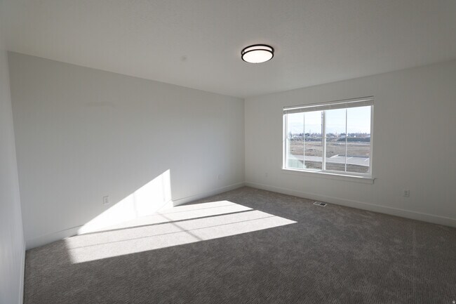 Photo - 271 W 690 N