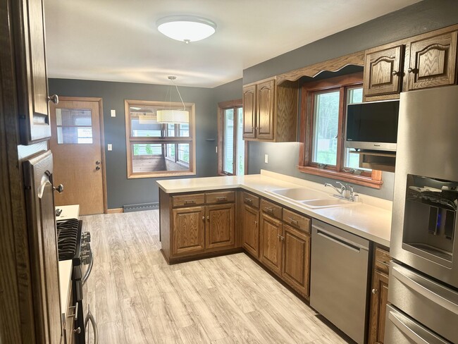 Photo - 1303 Main St