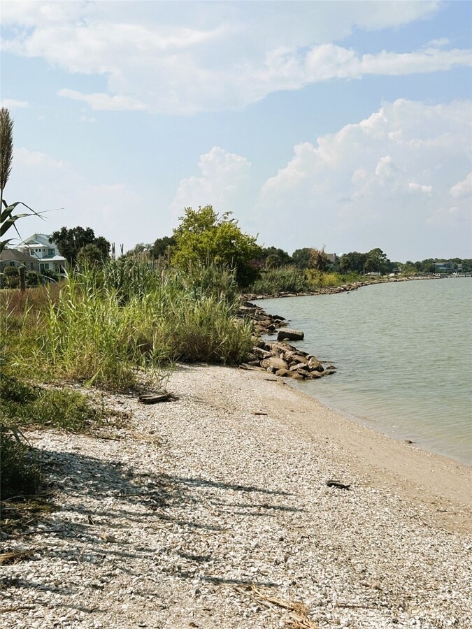 Photo - 302 Shoreacres Blvd