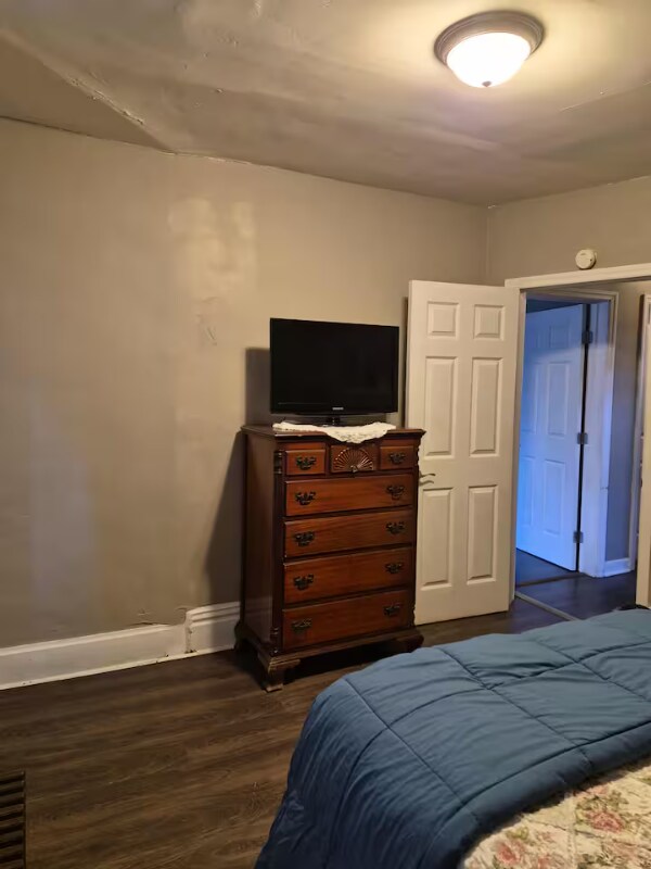 869 Kenneth Ave Unit 2nd floor