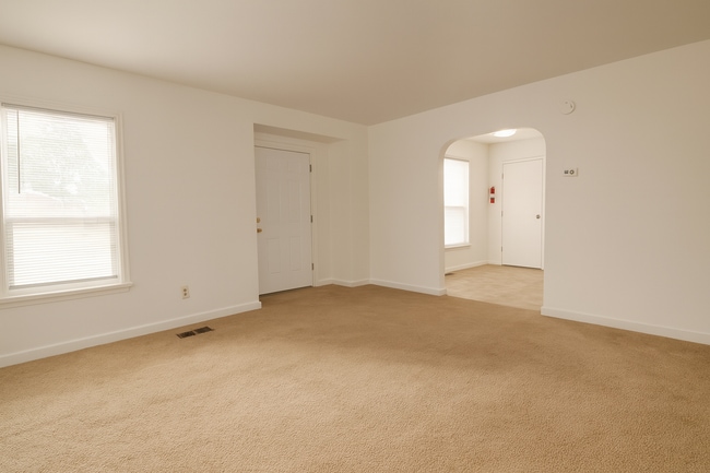 Photo - Comfort and Convenience in NE Bend. Pet-Fr...