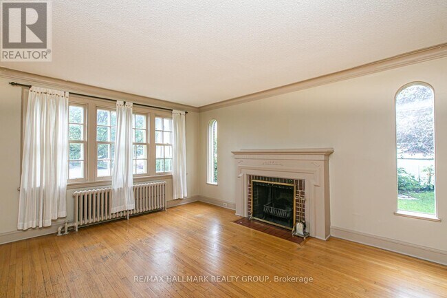 Photo - 50 Tyndall St