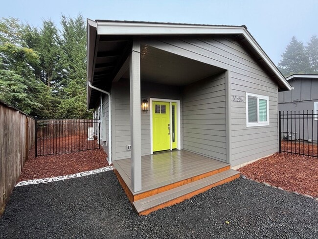 Building Photo - 3155 Dogwood Dr S Unit 3155A