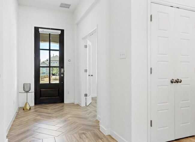 Photo - 121 San Domenico Cv