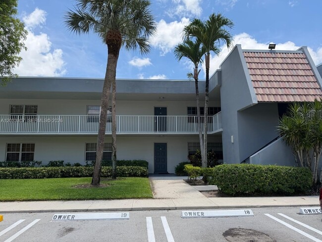 Building Photo - 4261 W Palm Aire Dr Unit 202