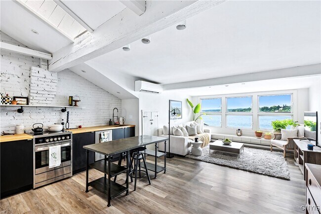 Photo - 38 E Genesee St