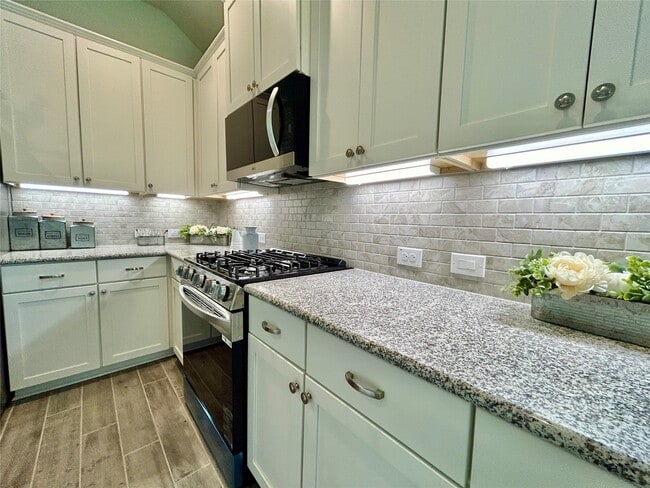 Photo - 18519 Lilliput Ln