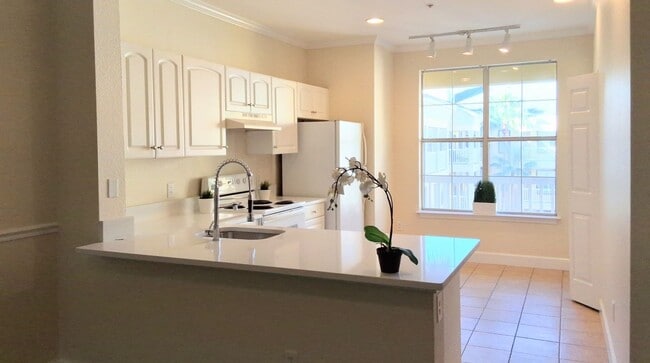 Building Photo - FOR RENT!!!  Beautiful Pool View Wood Floors Condo @ Park North Downtown Orlando! Unit 422