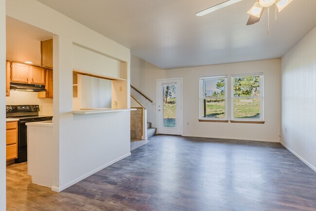 Photo - 21 W Golf Pl