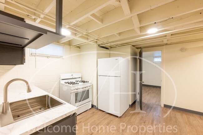 Photo - 427 E Pine St Unit 427 Pine,  B