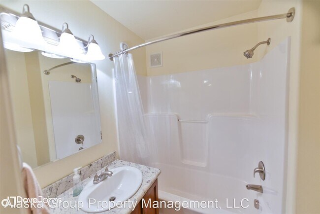 Photo - 2 br, 1.5 bath House - 233 W 13th Ave