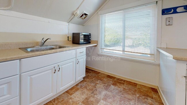 Building Photo - 500 Hamilton Ave Unit B