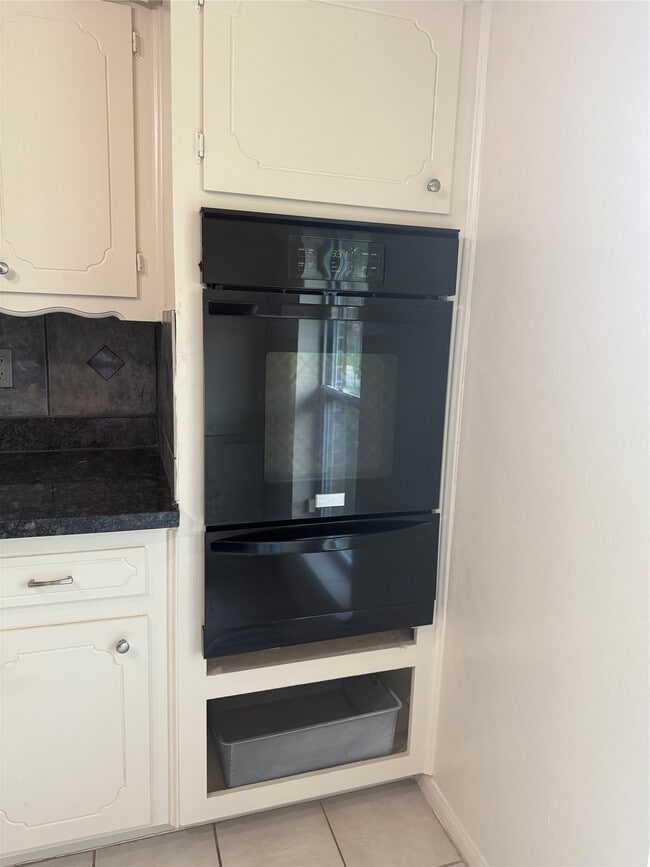 Building Photo - 3232 Parkwood Dr