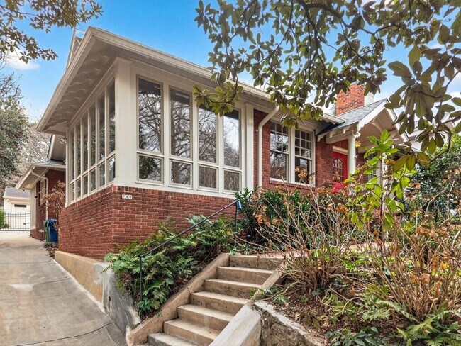 Photo - 719 Elkmont Dr NE