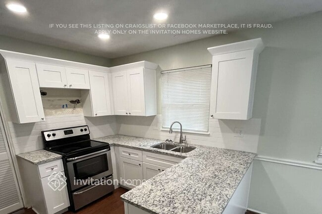 Photo - 465 Sheringham Ct