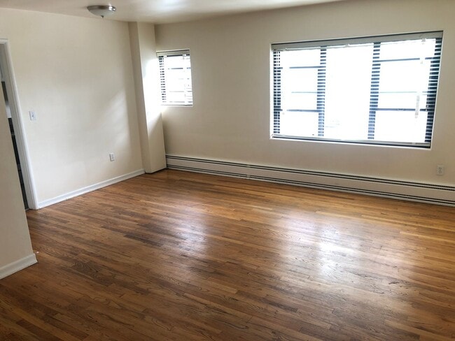 Photo - Bay Ridge Court (Cobblestone Court)