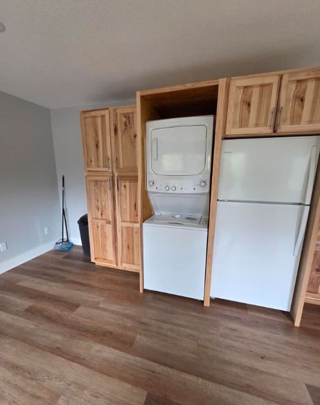 Photo - FOR LEASE!!