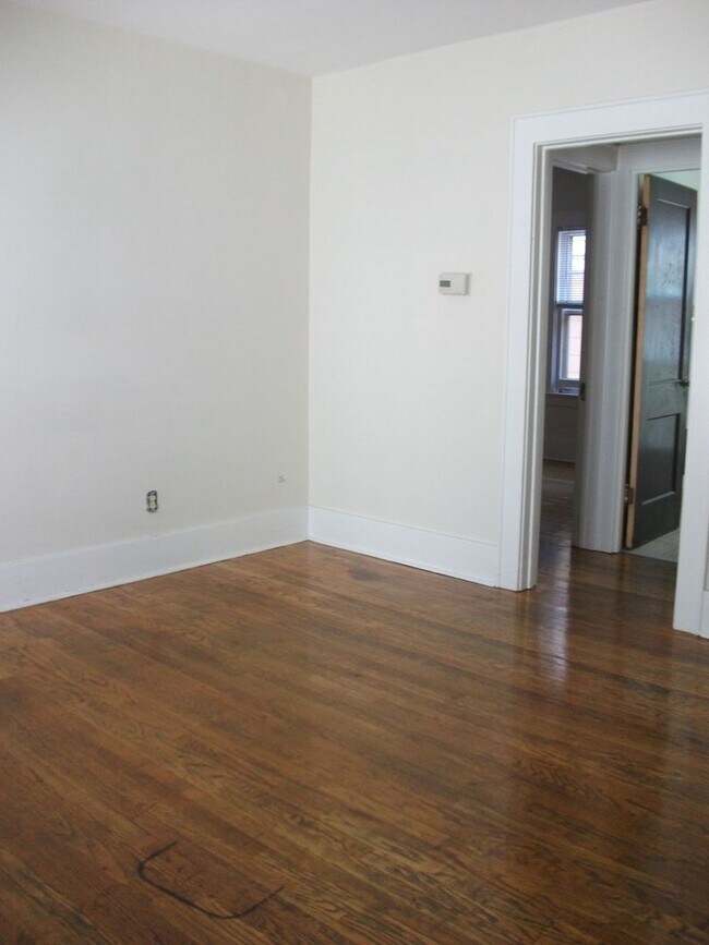 Photo - 341-43 Roosevelt Ave Unidad 343