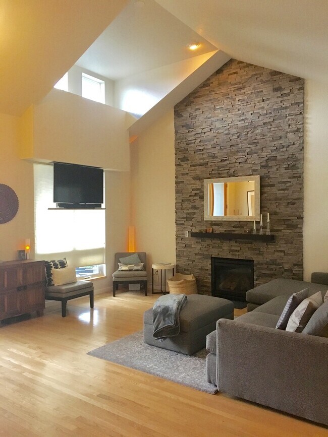 Photo - Lovely and Light Open Concept Louisville Home for Lease!