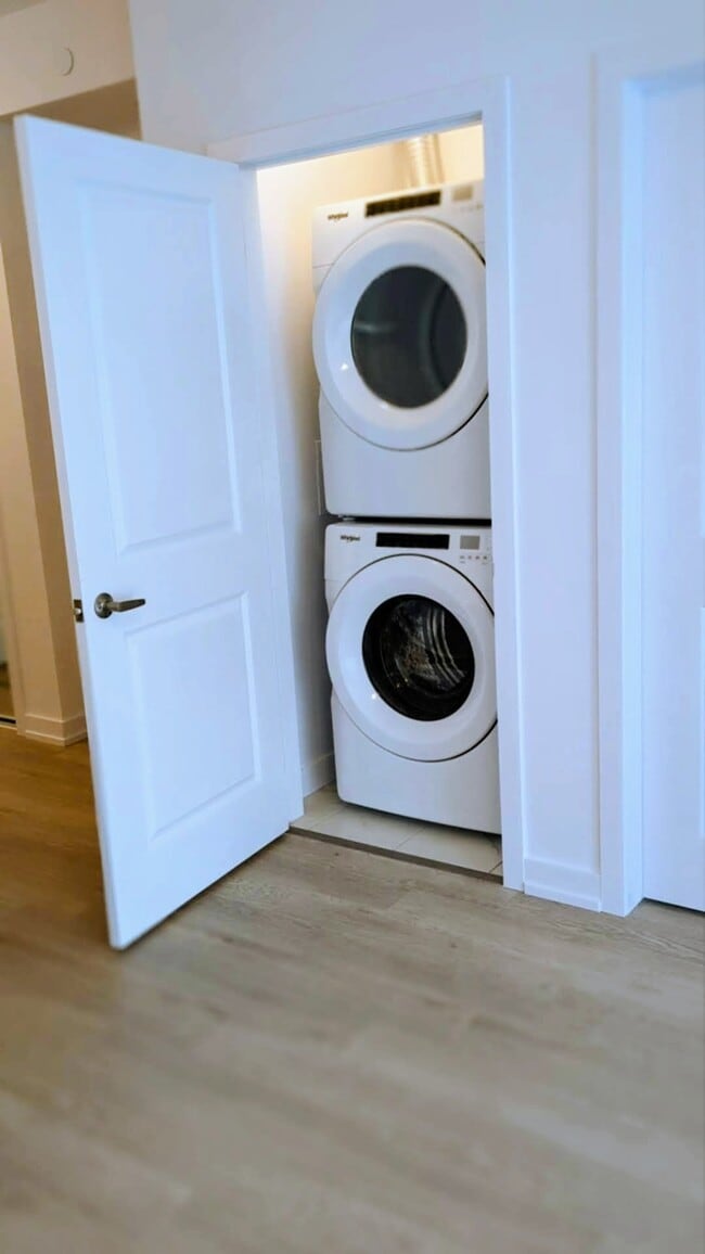 Photo - 460 Dundas St E Unit 208