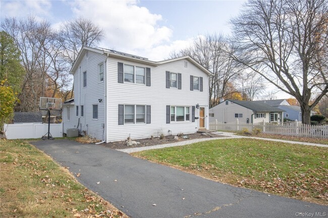 Photo - 8 Loran Ct