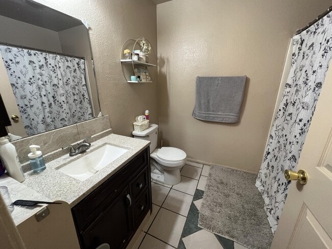 Photo - 1216 E Erie Ct