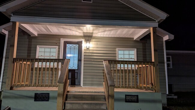 Photo - 455 W College St