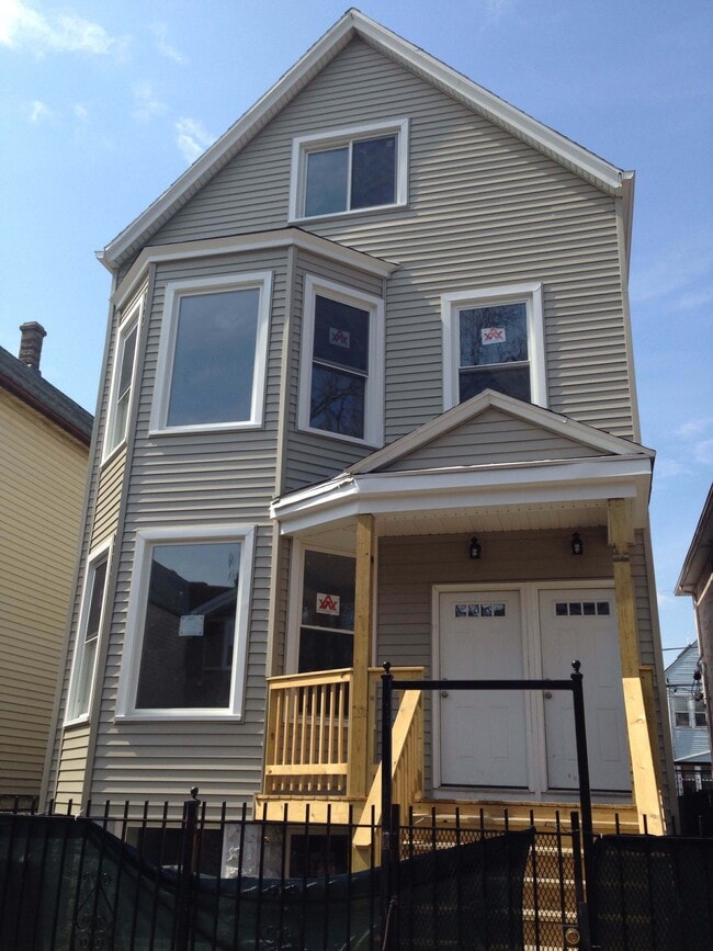 Building Photo - 3054 N Avers Ave Unit 2