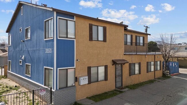 38501 Larkin Ave Unit 4