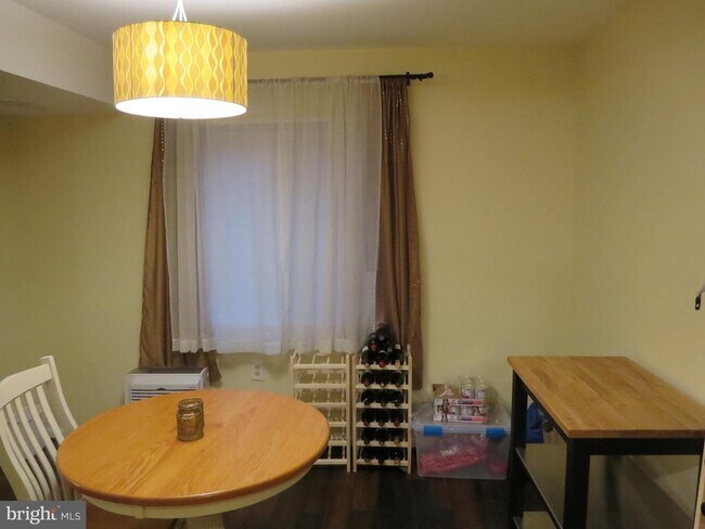 Photo - 1413 Northgate Square Unit 1C