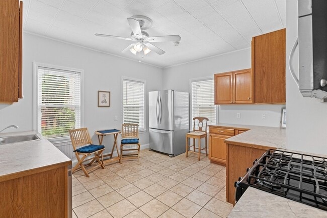 Photo - 52-54 Church St Unit 1