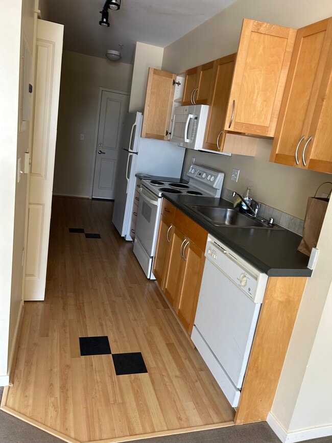 Photo - 118 107th Avenue Northeast Unidad B210