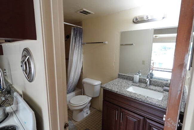 Photo - 832 Packard St