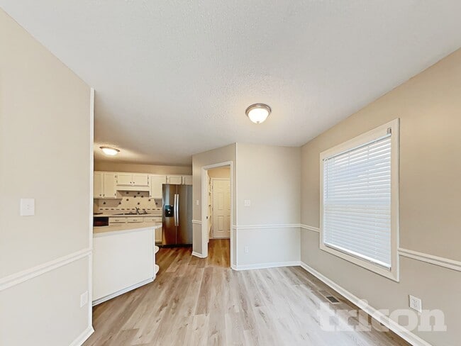 Photo - 437 Bradford Cir