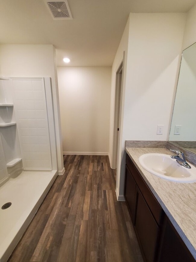 Photo - 4/2/2  with a $500 Move in Special