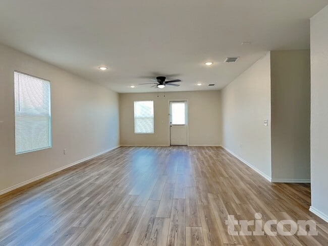 Photo - 1125 Waggoner Dr
