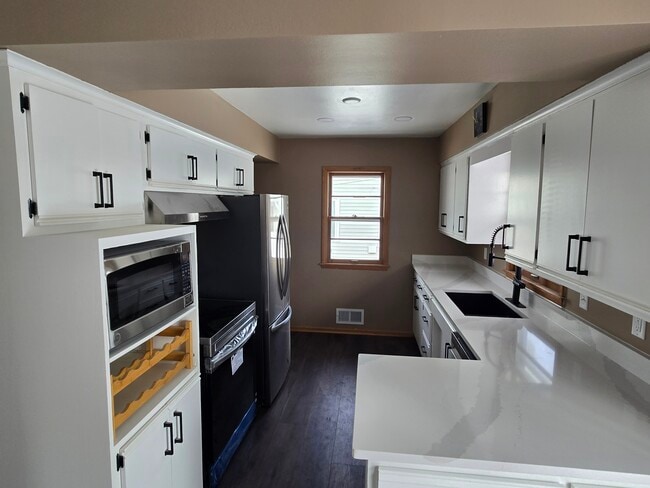 Photo - 1466 Charlton St