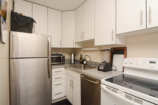 Photo - 2400 N Lakeview Ave Unidad 1003