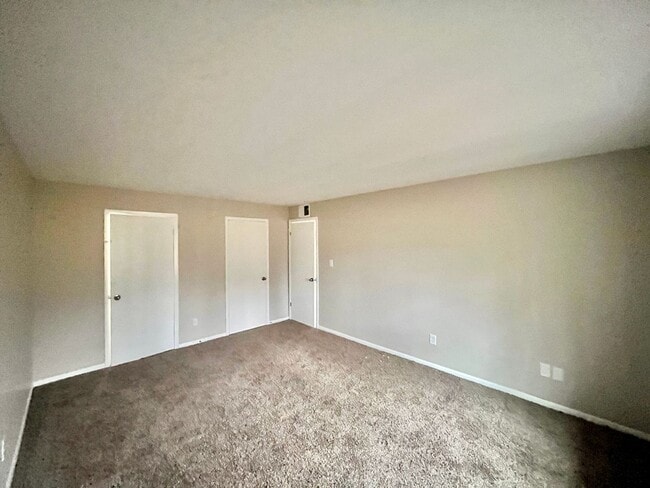 Photo - Spacious 2-Bedroom Apartment for Rent in Chesterton – Prime Location and Comfort Unit I8