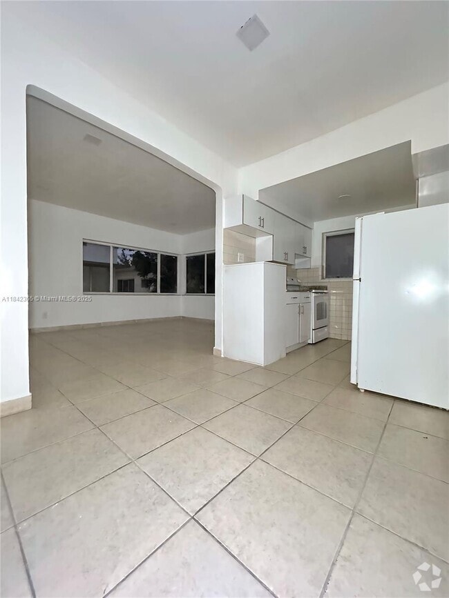 Building Photo - 7629 Dickens Ave Unit 8 Rental